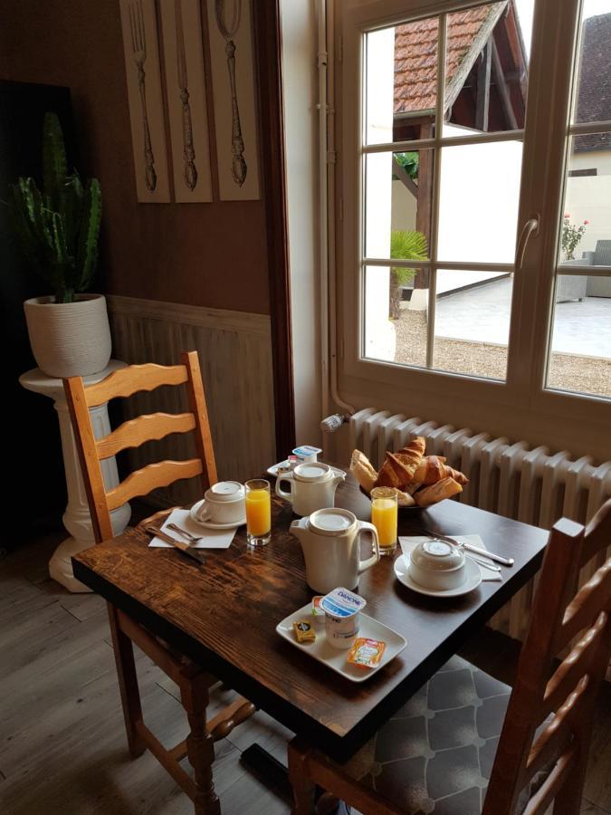 Hotel Restaurant Le Moulin De La Renne Adults Only Proche Zoo De Beauval Thesee Bagian luar foto